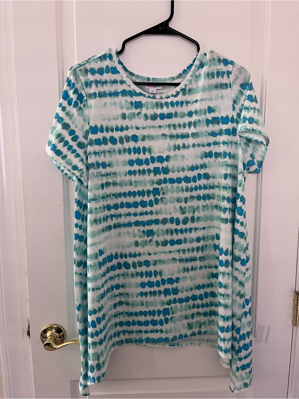 LuLaRoe Aqua & Teal on white Tie-Dye Short Sleeve Top size L